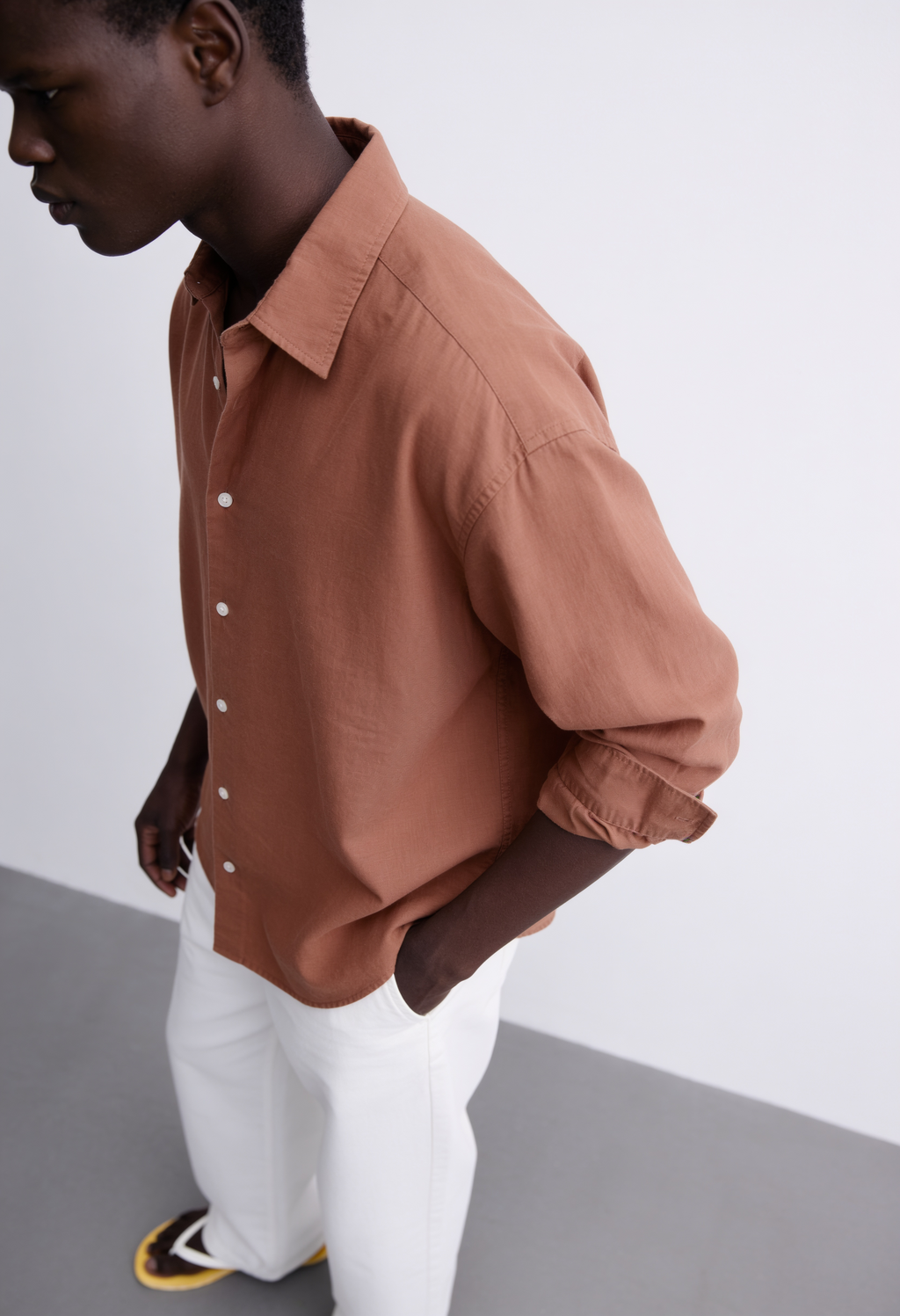 Main Character | Cropped Relaxed-Fit Drop-Shoulder Shirt | Espresso